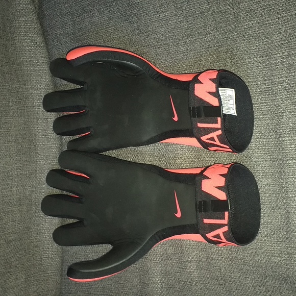 Nike Mercurial Touch Victory Goalie Gloves - Picture 3 of 7